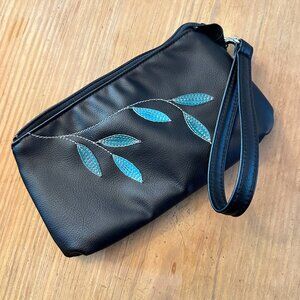 Queenbee Creations zipper clutch / wristlet